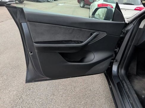 Used 2022 Tesla Model Y Long Range AWD/4WD image 14