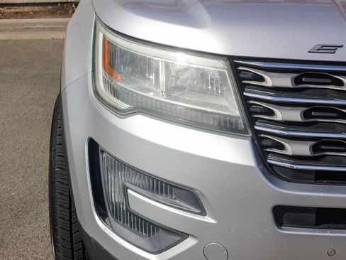 Used 2016 Ford Explorer XLT image 4