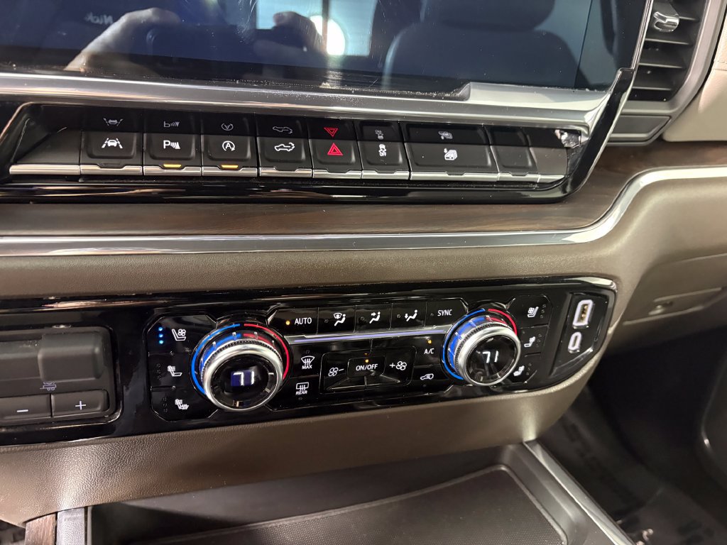 Used 2024 GMC Sierra 1500 SLT w/ SLT Premium Plus Package AWD/4WD image 19
