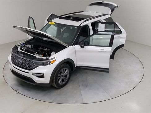 Certified 2022 Ford Explorer XLT w/ Equipment Group 202A image 58