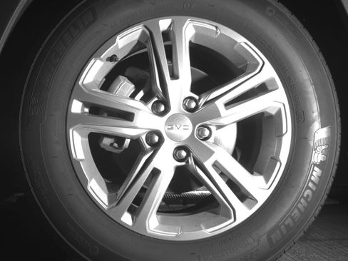 Used 2024 GMC Terrain SLE image 12