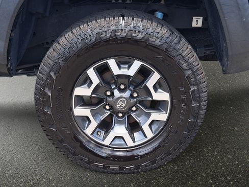 Used 2017 Toyota Tacoma TRD Off-Road w/ Tow Package (A/T) AWD/4WD image 31