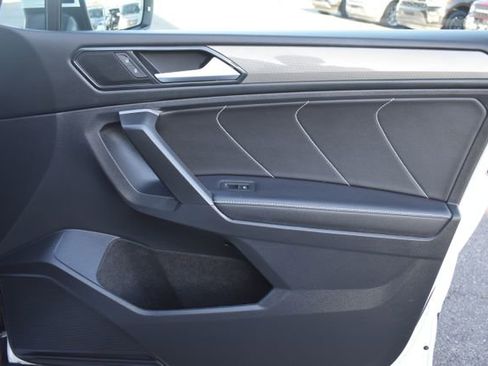 Used 2023 Volkswagen Tiguan SE image 44