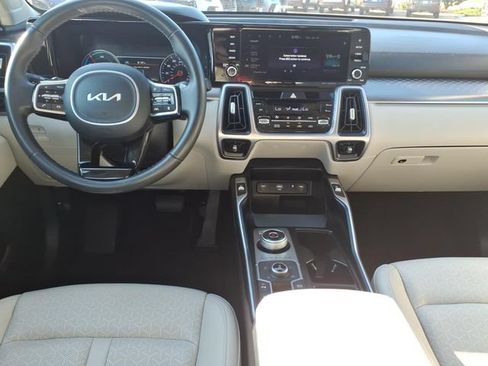 Used 2023 Kia Sorento EX AWD/4WD image 13