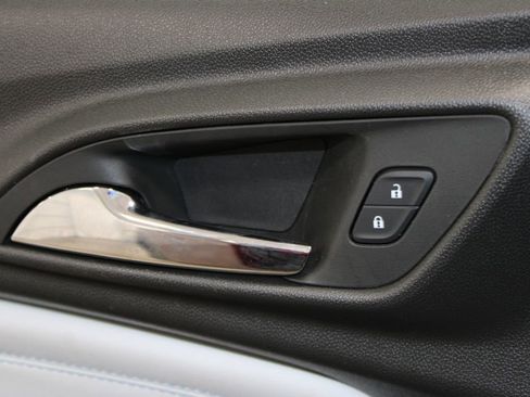 Used 2025 Chevrolet Trax LT image 21