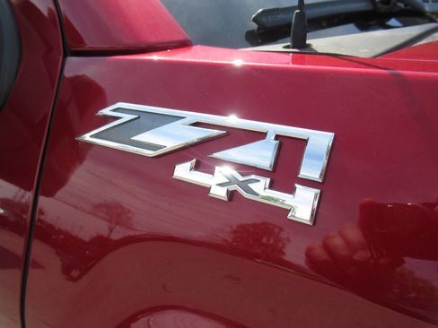 Used 2018 GMC Sierra 2500 SLE w/ SLE Preferred Package AWD/4WD image 8