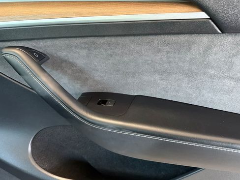 Used 2023 Tesla Model Y Long Range AWD/4WD image 19