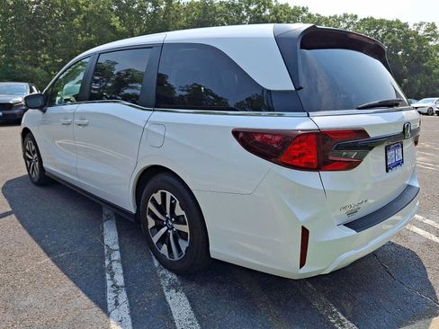 Certified 2025 Honda Odyssey EX-L image 4