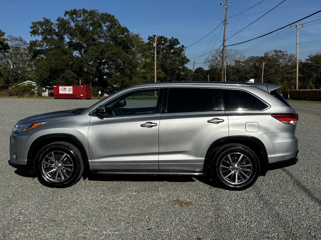 Used 2017 Toyota Highlander XLE AWD/4WD image 10