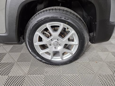 Used 2021 Jeep Renegade Latitude FWD image 11