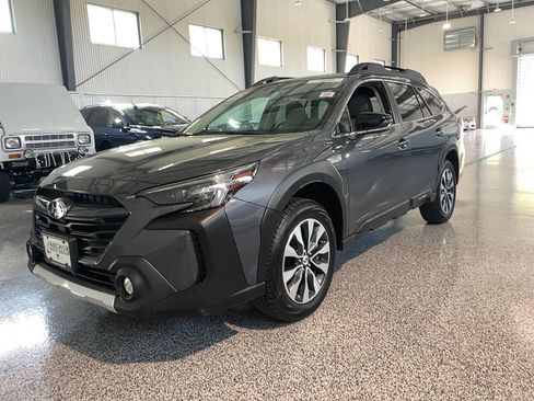 Used 2025 Subaru Outback Limited AWD/4WD image 5
