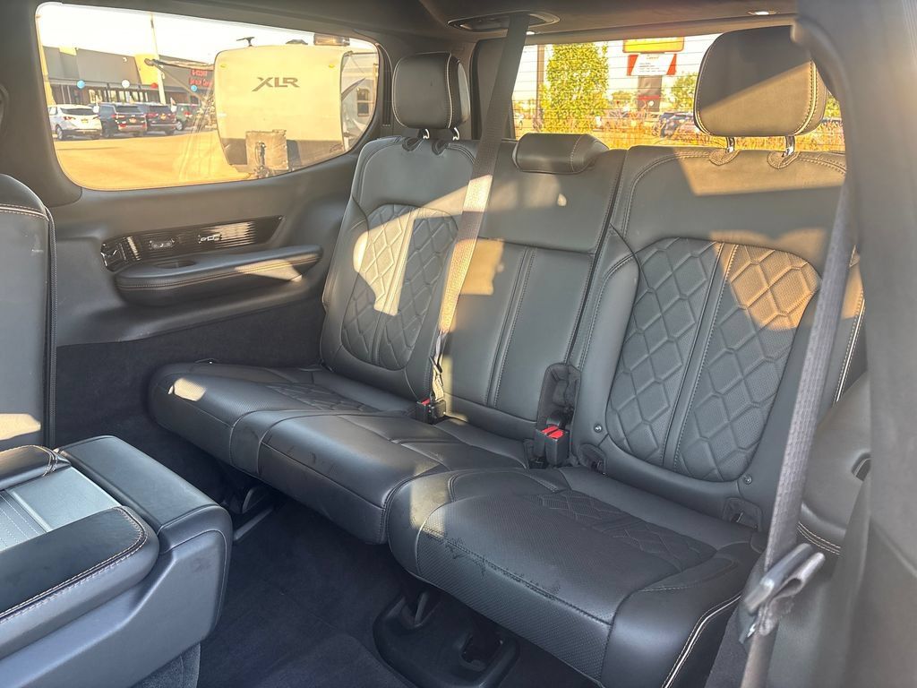 Used 2022 Jeep Grand Wagoneer Series III AWD/4WD image 32
