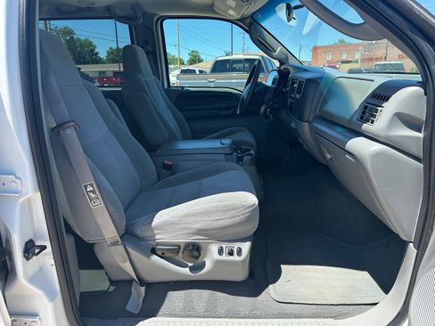 Used 2004 Ford Excursion XLT AWD/4WD image 12