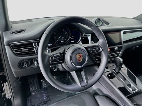 Used 2025 Porsche Macan image 12