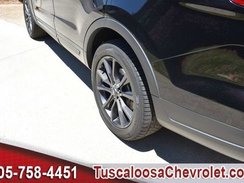 Used 2018 Ford Explorer XLT w/ Equipment Group 202A FWD image 16