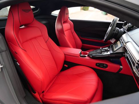 Used 2025 Aston Martin V8 Vantage Coupe RWD image 23