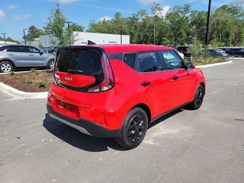 Used 2025 Kia Soul LX w/ LX Technology Package FWD image 2