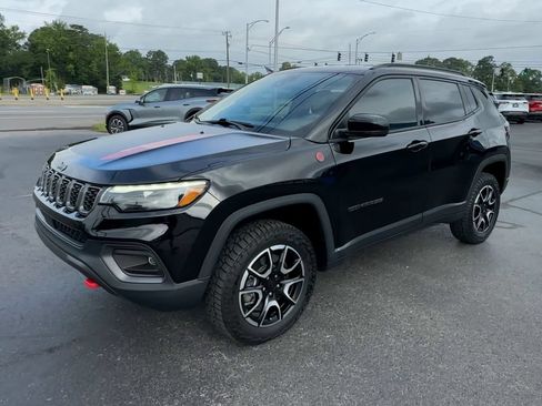 Used 2024 Jeep Compass Trailhawk w/ Trailhawk Elite Group AWD/4WD image 4