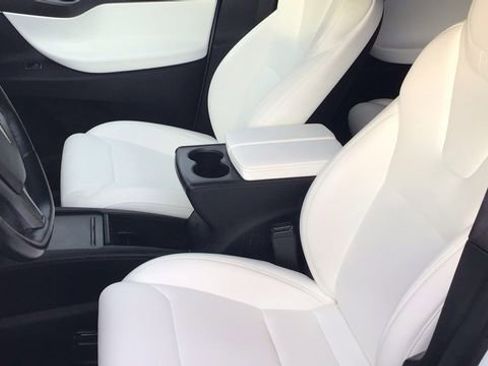 Used 2018 Tesla Model X 75D image 22