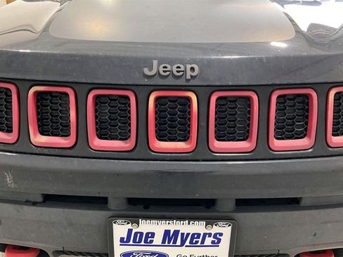 Used 2018 Jeep Compass Trailhawk image 27