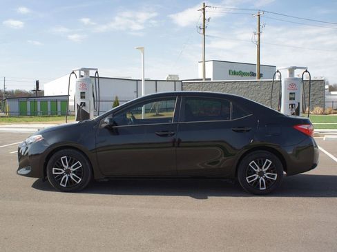 Used 2017 Toyota Corolla LE image 10