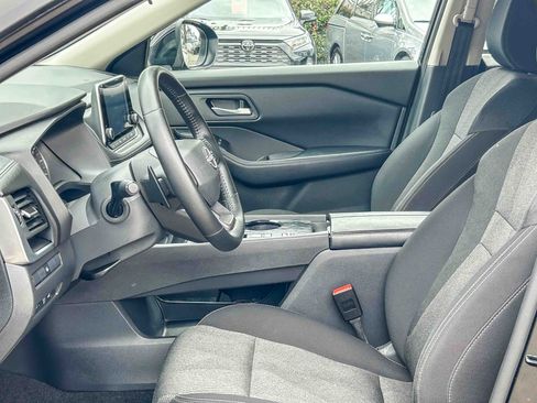 Used 2025 Nissan Rogue SV FWD image 17