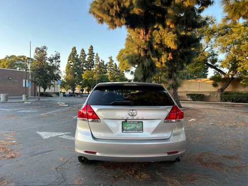 Used 2010 Toyota Venza image 4