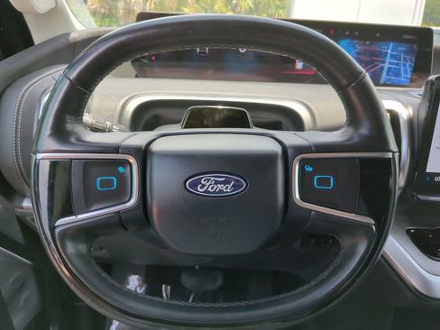 Used 2025 Ford Expedition Platinum AWD/4WD image 32