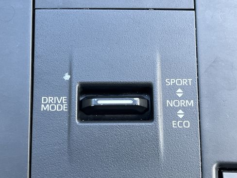 Used 2022 Toyota Highlander XLE image 10