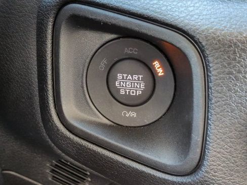Used 2024 Jeep Gladiator Sport AWD/4WD image 24
