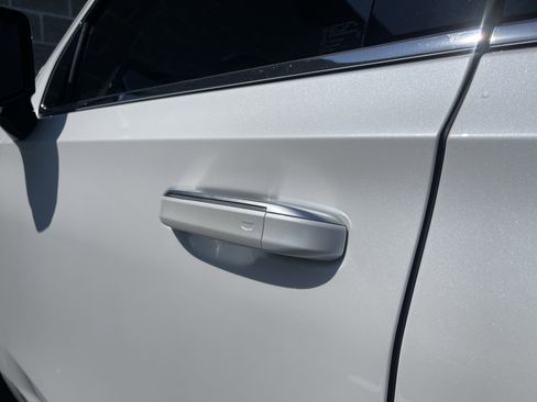 Used 2022 Cadillac Escalade Premium Luxury Platinum image 11