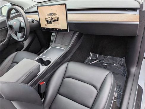 Used 2022 Tesla Model Y Long Range image 22