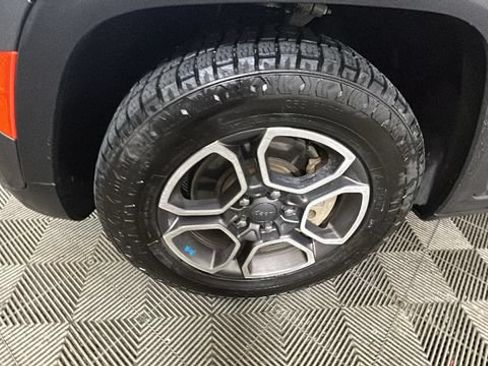 Used 2023 Jeep Grand Cherokee Trailhawk AWD/4WD image 9