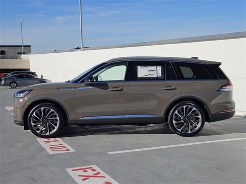 New 2026 Lincoln Aviator Reserve image 4