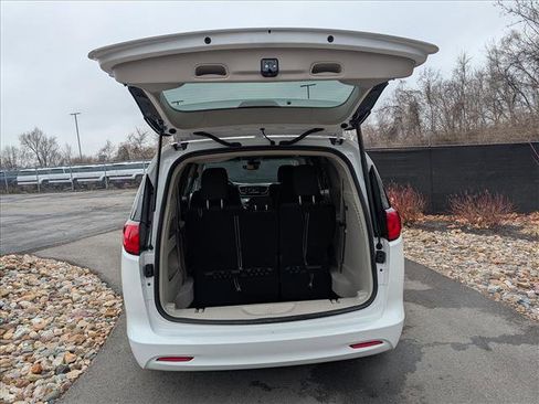 Used 2024 Chrysler Voyager LX image 20