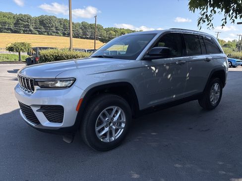 New 2025 Jeep Grand Cherokee Laredo X w/ Luxury Tech Group I image 8