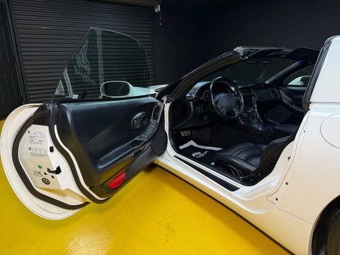 Used 2002 Chevrolet Corvette Coupe w/ Preferred Equipment Group2 image 19