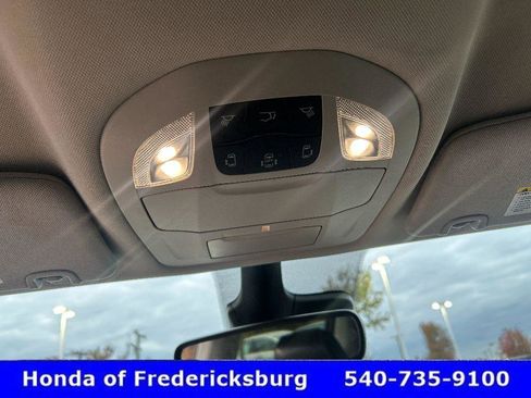 Used 2024 Chrysler Pacifica Touring-L image 26