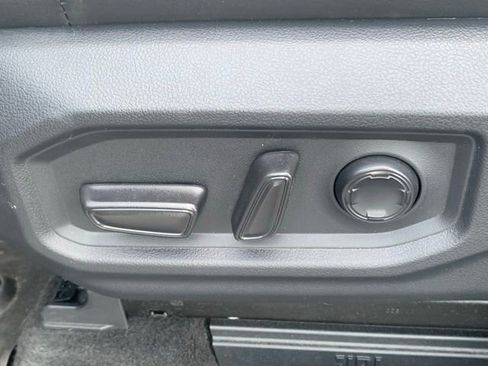 Used 2023 Toyota Tundra Platinum w/ Advanced Package AWD/4WD image 4