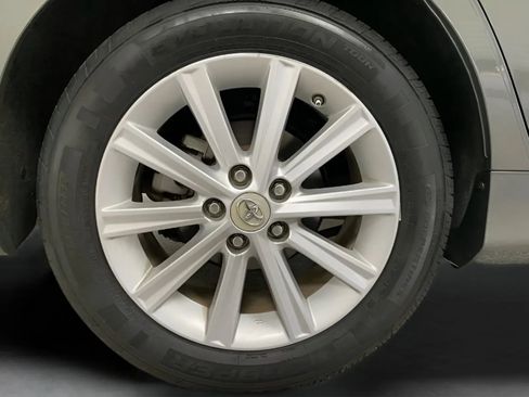 Used 2012 Toyota Camry XLE w/ Leather Pkg FWD image 27
