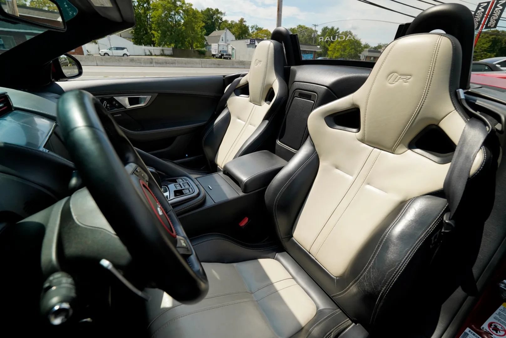 Used 2016 Jaguar F-TYPE R AWD/4WD image 33