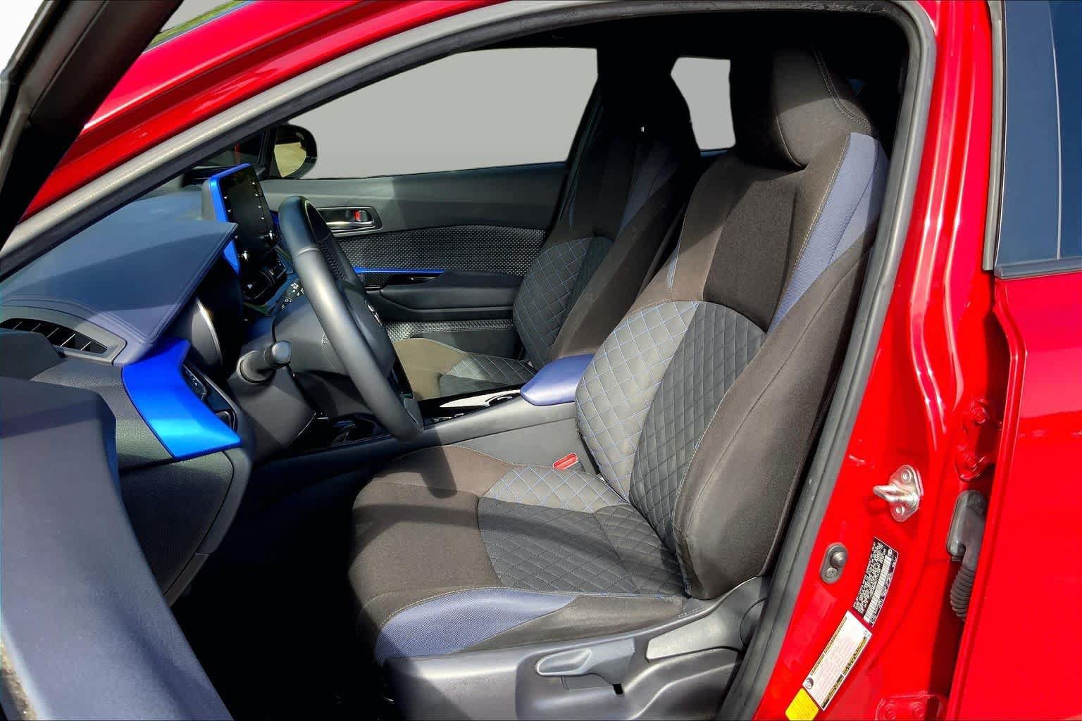 Used 2021 Toyota C-HR XLE FWD image 8