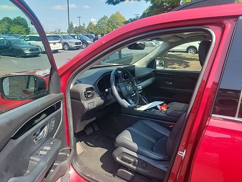 Certified 2025 Honda Pilot Touring image 18