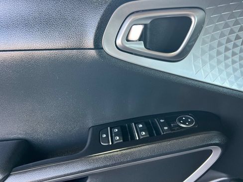 Certified 2023 Kia Soul LX w/ LX Technology Package FWD image 10