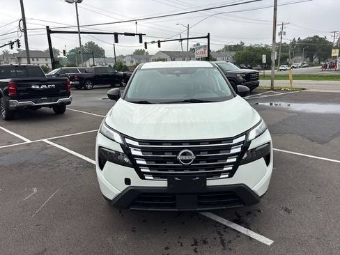 Used 2024 Nissan Rogue S FWD image 5