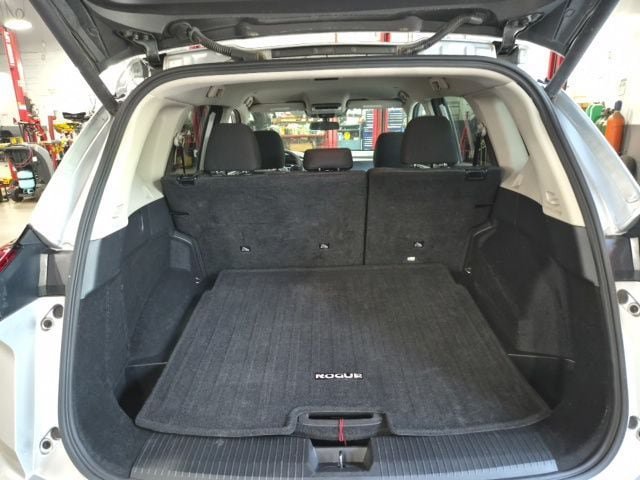 Used 2024 Nissan Rogue SV AWD/4WD image 8