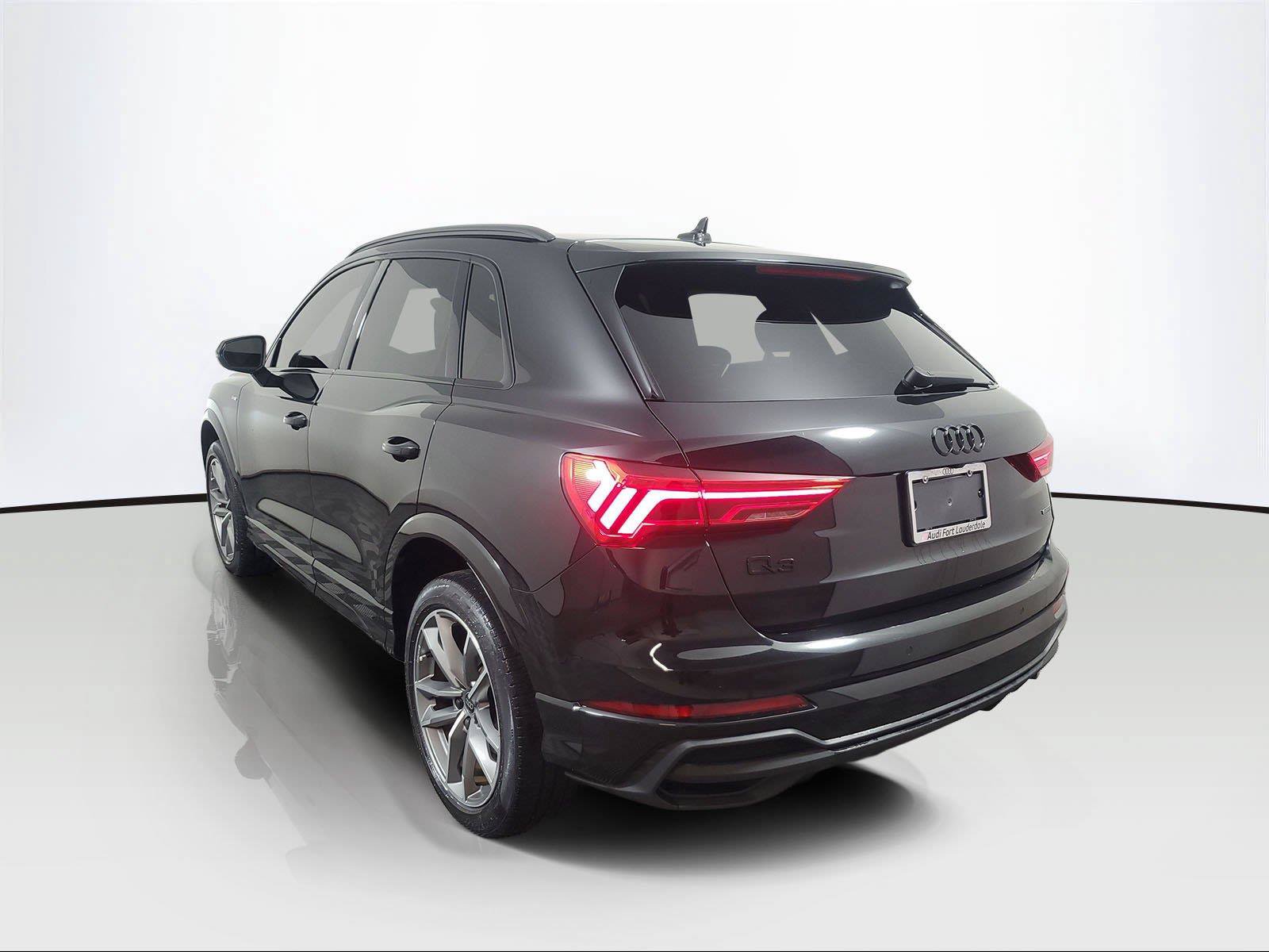 Used 2024 Audi Q3 2.0T Premium AWD/4WD image 4
