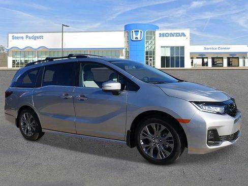 New 2026 Honda Odyssey Touring image 6