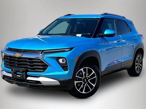 Used 2025 Chevrolet TrailBlazer LT AWD/4WD image 3