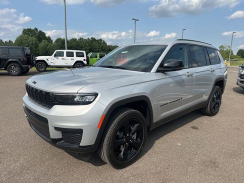 New 2025 Jeep Grand Cherokee L Altitude image 4